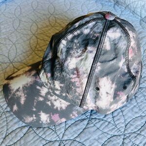LULULEMON GRAY AND PINK WOMEN’S RUNNING HAT NWOT